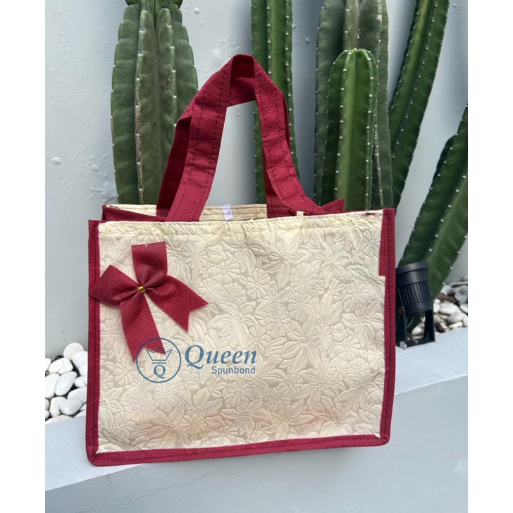 

Harga Diskon TAS HAJATAN EMBOS TEXTURE TIMBUL KOMBINASI SIZE BENTO 27x17x22 PxLxT