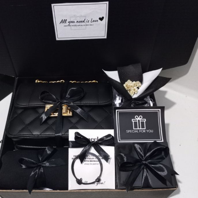 

HAMPERS TAS CEWEK GIFT BOX PREMIUM HADIAH ULANG TAHUN WISUDA ANNYVERSARY GRADUATION WISUDA