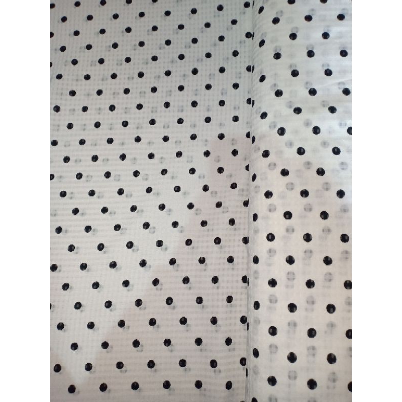 CERUTI MOTIF POLKADOT HITAM DASAR PUTIH (275 CM = Rp77.000)