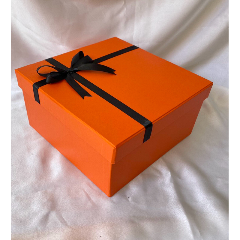 

Kotak Kado Orange Hard Box Gift Box 20x20x10