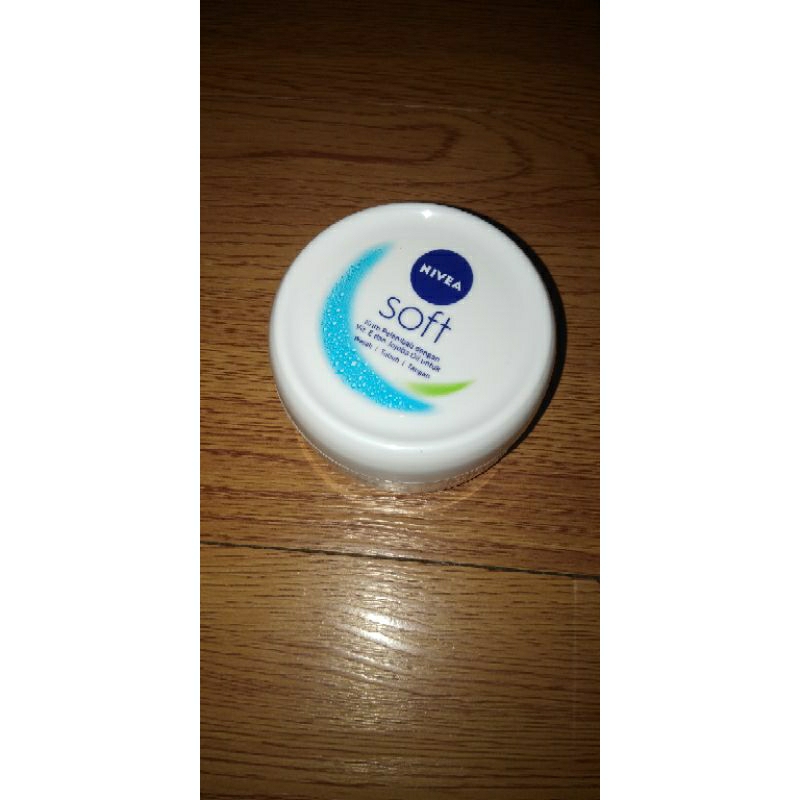 pelembab wajah dan tubuh nivea