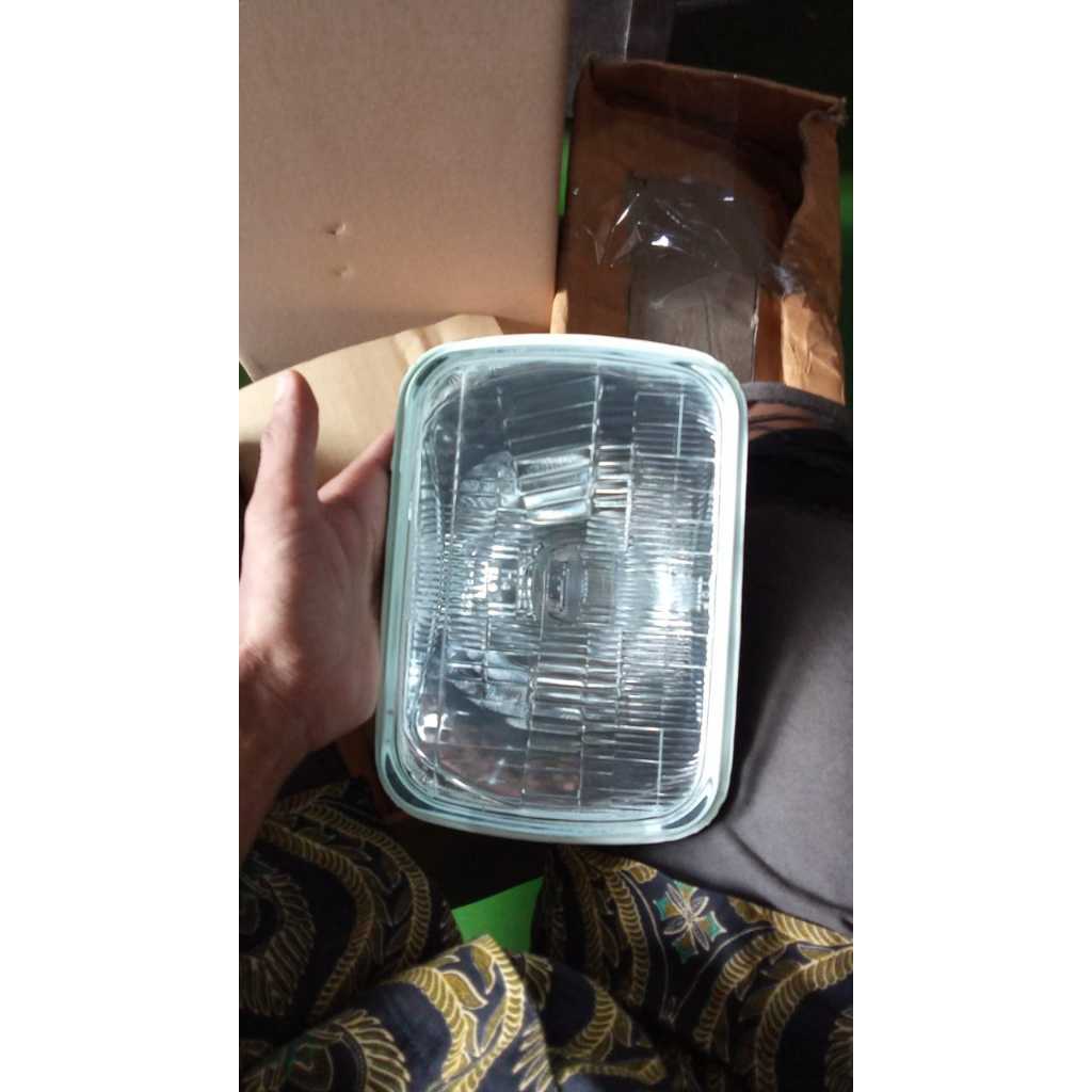 LAMPU BESAR 8301A961 L300