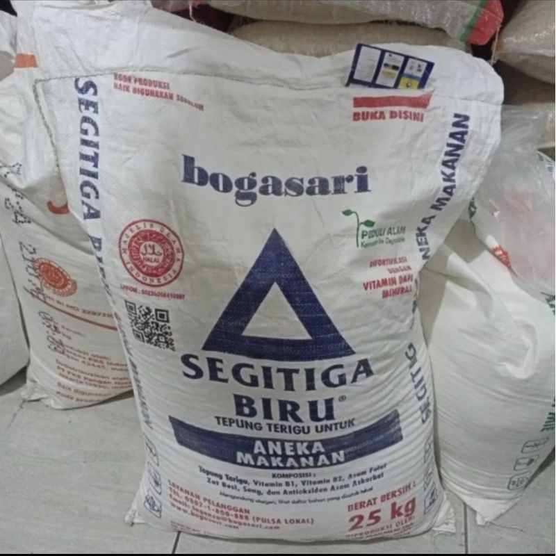 

1 bks terigu segitiga kiloan 1 kg