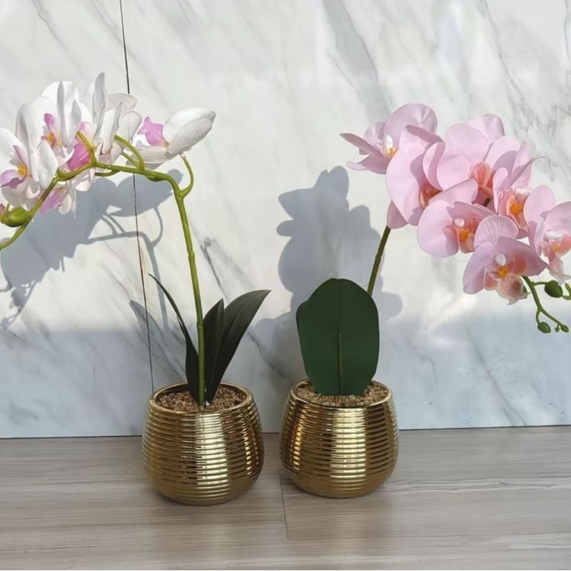 bunga anggrek dan vas gold hiasan bunga anggrek putih Vas Bunga Gold Set dengan Bunganya Bunga Latex