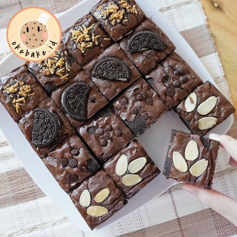 

Fudgy Brownies Sekat Panggang 16pcs 20x20x4cm || Chocochip Almond Keju Oreo || OKEBAKE || (PREORDER) [SBLM BELI BACA DESC]