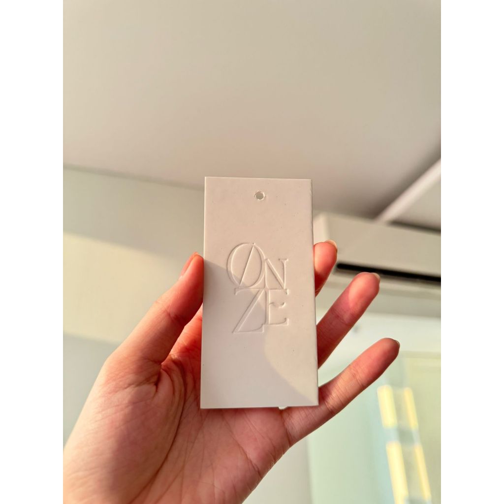 

hangtag blind deboss paper tektus tebal cuting bentuk