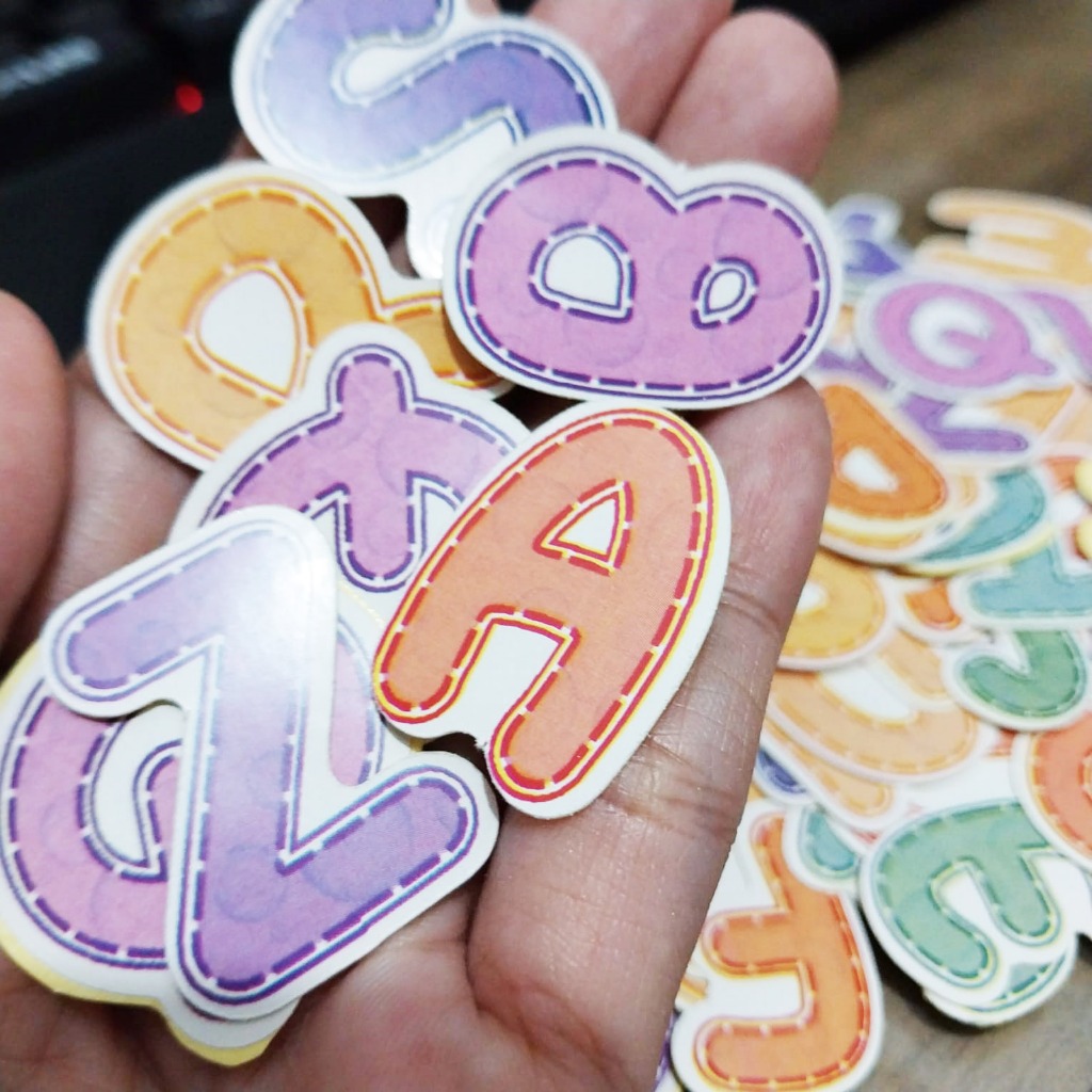 

26 PCS STIKER CUTE HURUF BESAR ALFABET KAPITAL