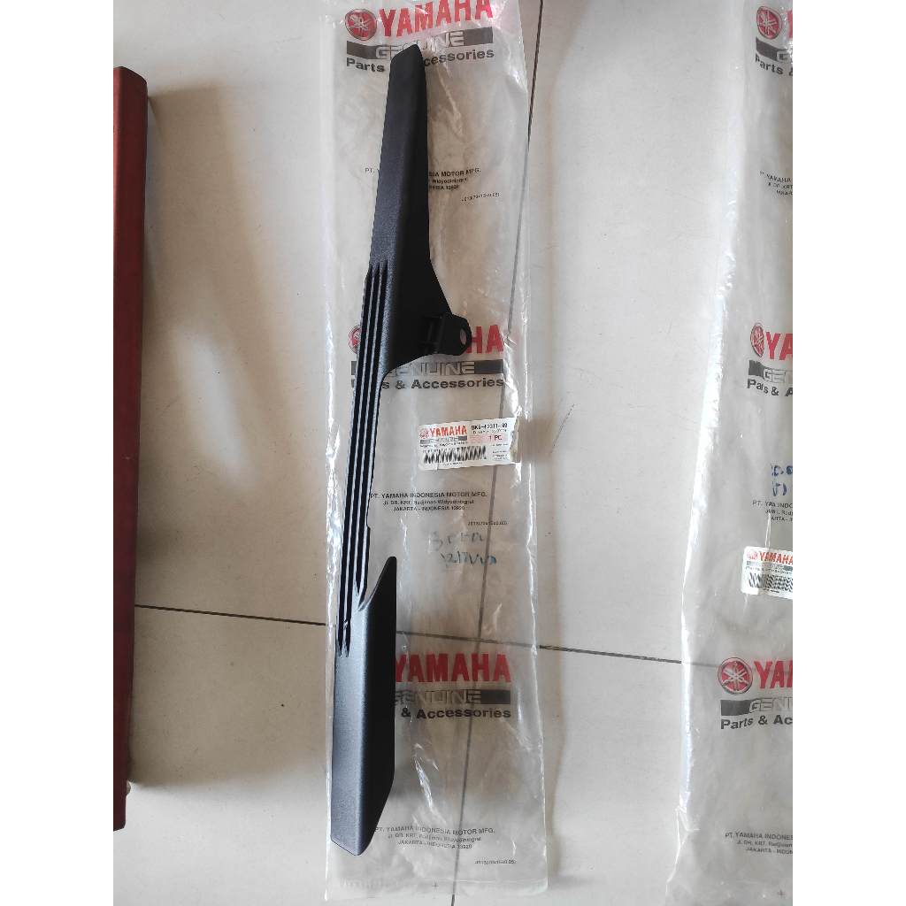 tutup rantai r15 v3 mt15 ori