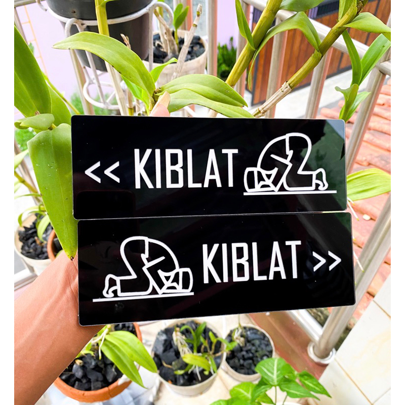 Papan akrilik tulisan Kiblat / Arah Kiblat akrilik