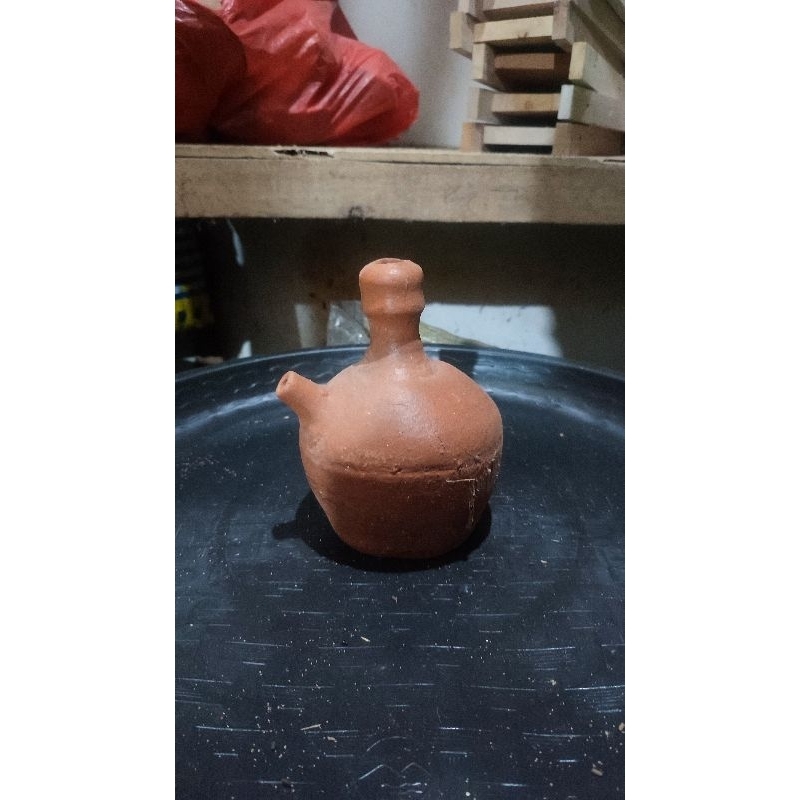Kendi Kecil Tempat Minum Gerabah Kendi