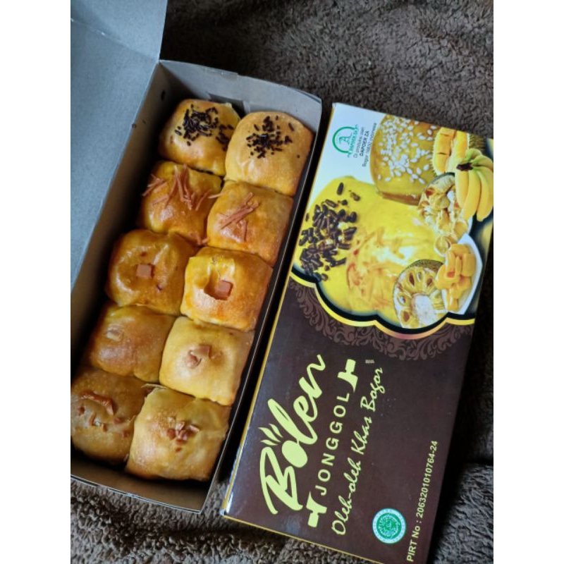 

1 Box Bolen Pisang Keju BOLEN JONGGOL oleh- oke Bogor