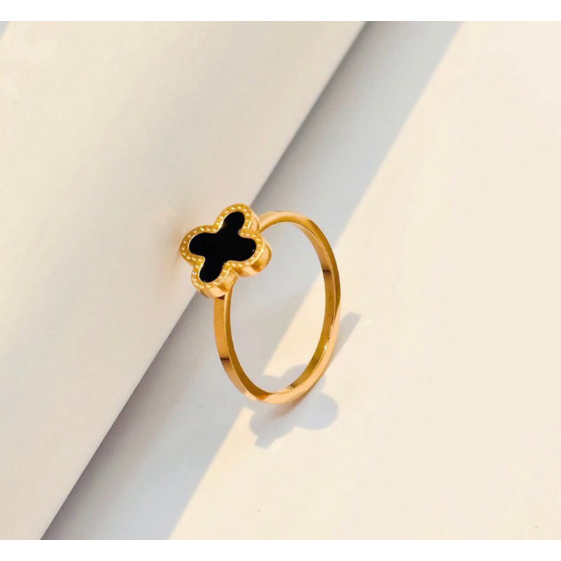 Cincin Titanium Bunga Hitam Cantik Fhasion Cincin Wanita Terbaru