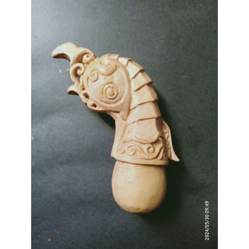 Hulu keris kayu ukir kuda laut