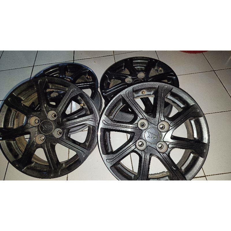 Velg oem ayla x tahun 2021
