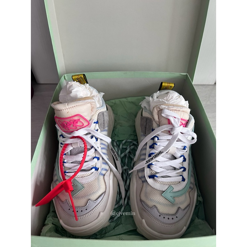 Preloved off white men shoes (100% ORIGINAL)