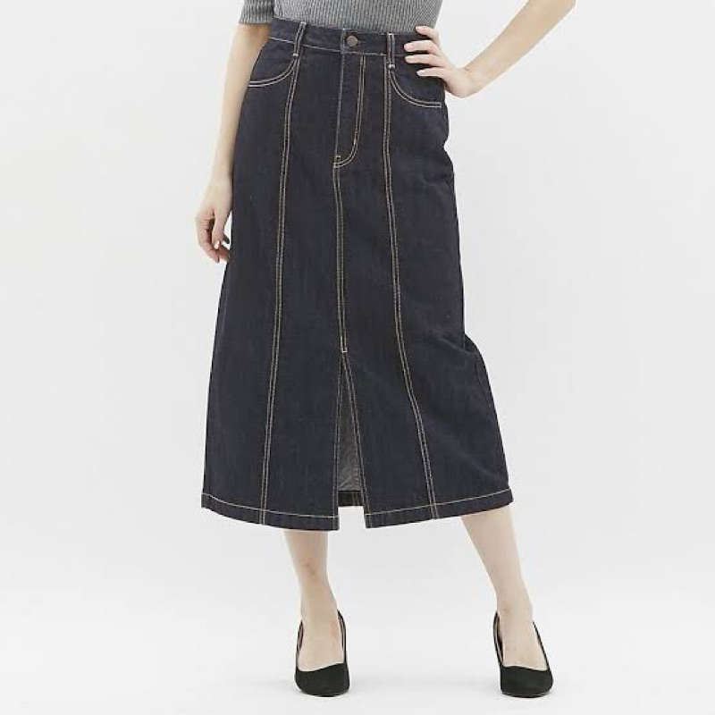 PRELOVED (Size S) GU by Uniqlo Denim front slit midi skirt/ Denim narrow skirt/ Jeans skirt/ denim S