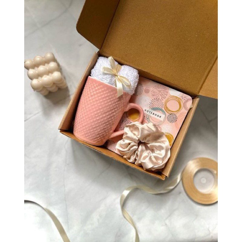 

Gift Box Hampers ulang tahun, kado graduation, bisa custom