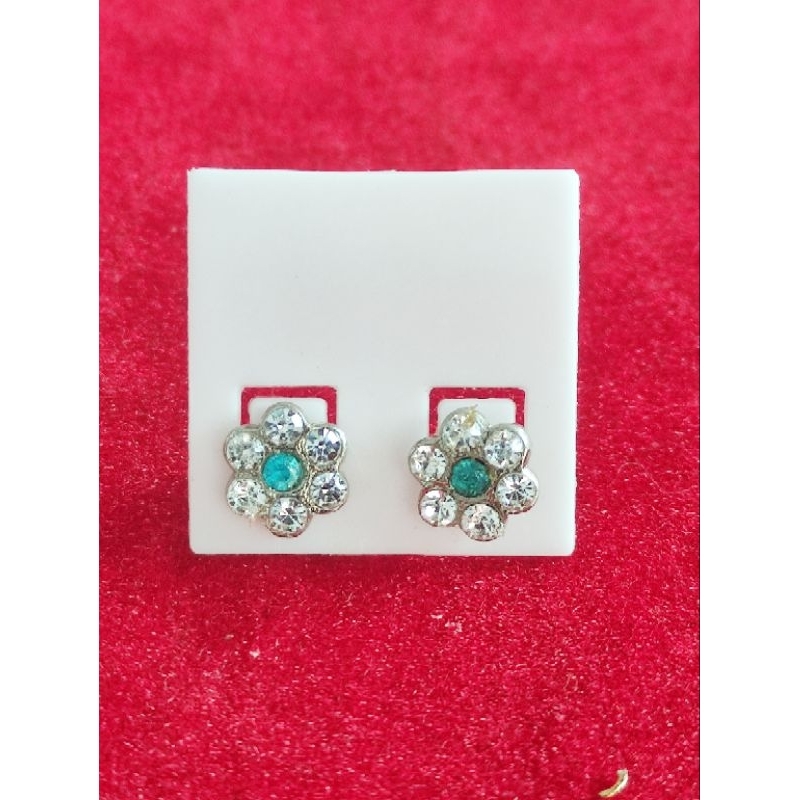 anting warna silver mata 7 mata tengah warna hijau, anting kristal, anting anak