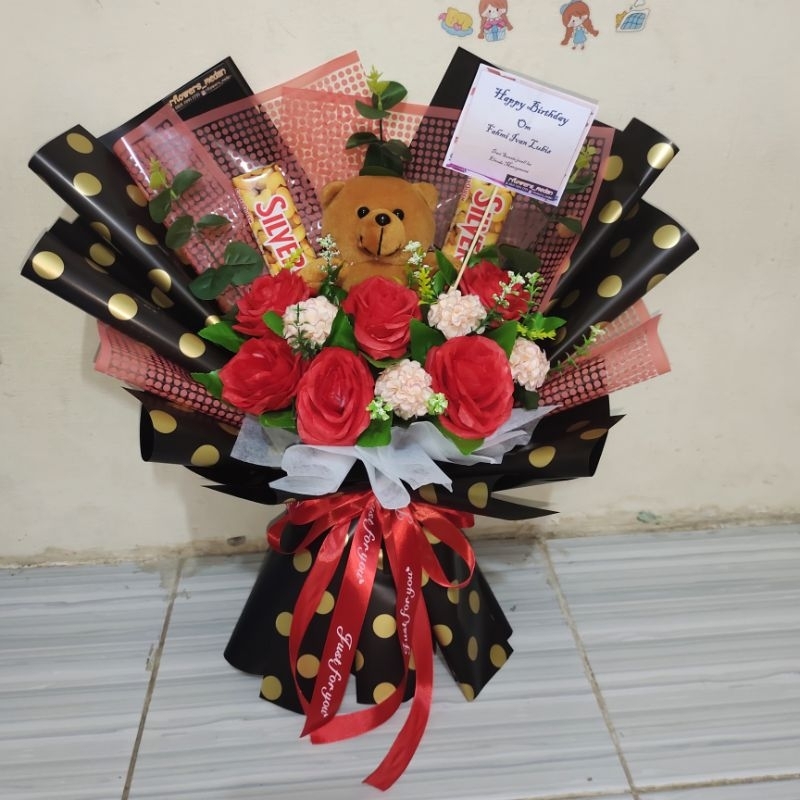 

Buket Bunga Artifisial + 2 Coklat Silverqueen 85gr