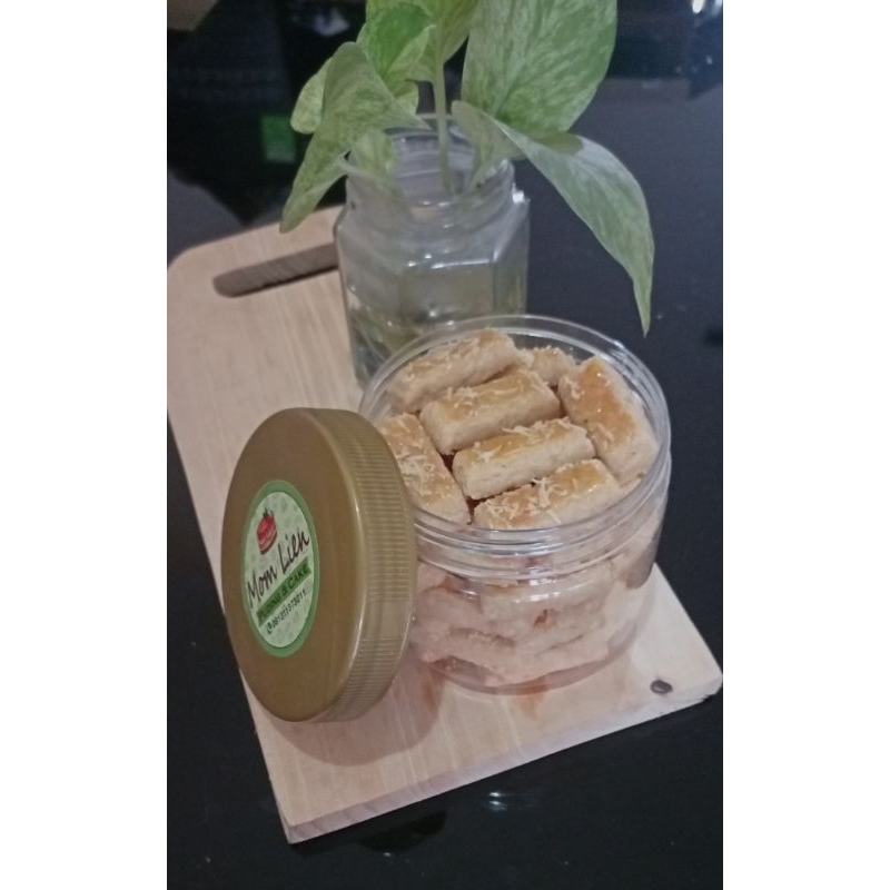 

Kastengel kue kering keju parmesan