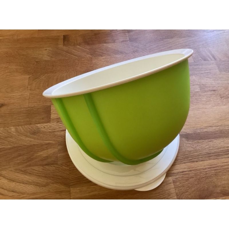 Remarkabowl Mixing Bowl by Tupperware