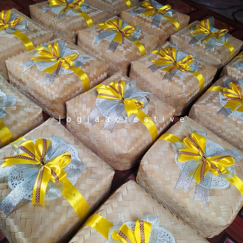 

Besek bambu ukuran 18x18 tanpa pita