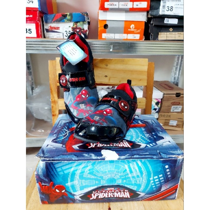 Sepatu Spiderman