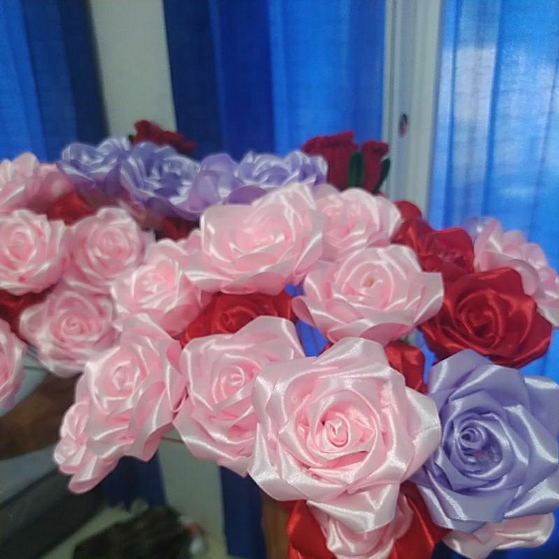 

MAWAR PITA SATIN