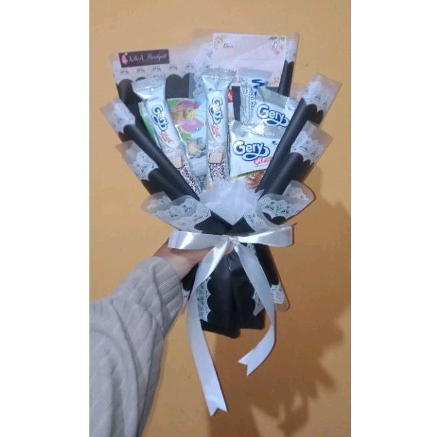 Buket Jajan Hitam Putih