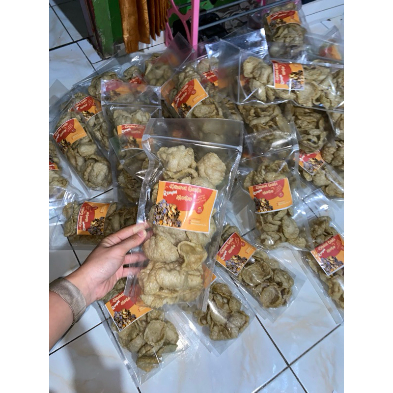 

kerupuk gurita sudah di goreng