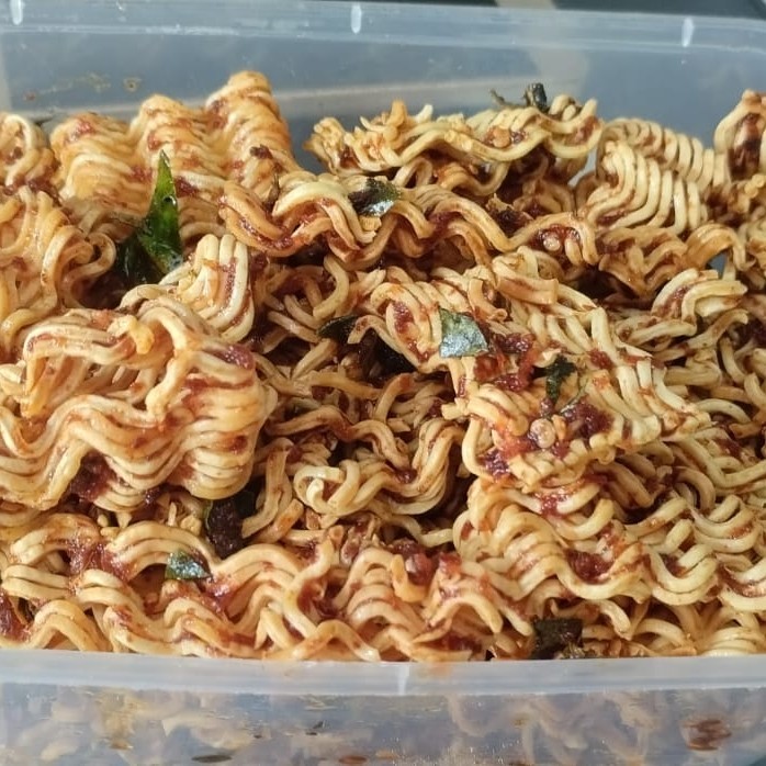 

Jual Mie Kremes / Mie Keriting Daun Jeruk 200g Pedas dan Nikmat