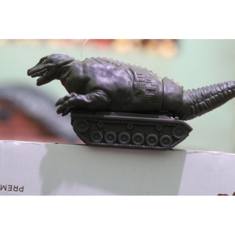 ULTRAMAN Ultra Monster Dino Tank Original Bandai