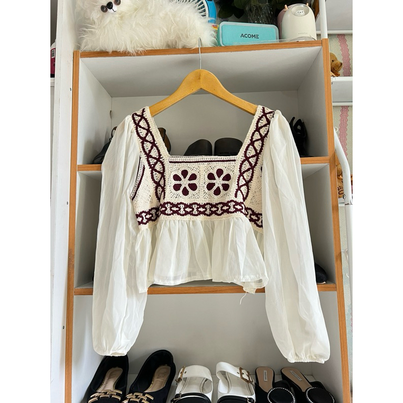 Blouse Korea sabrina neck motif bunga rajut import