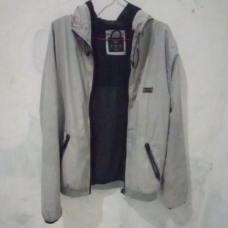 Jaket Windbreaker Bershka Second  size M fit L