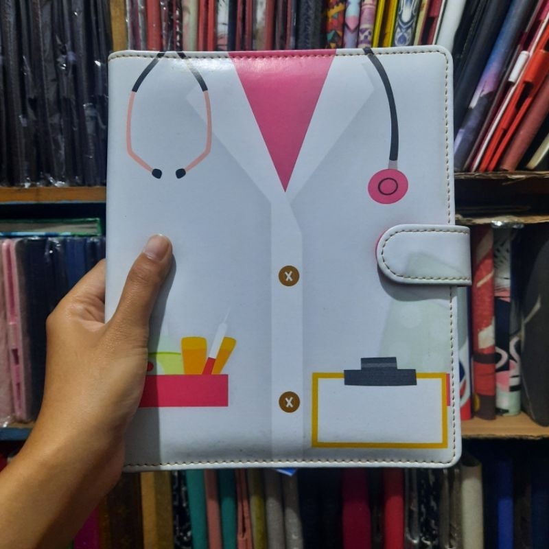 

SALE Binder Motif Cuci Gudang Binder Kuliah Binder Kulit Sintetis A6 6ring A5 20ring B5 26ring