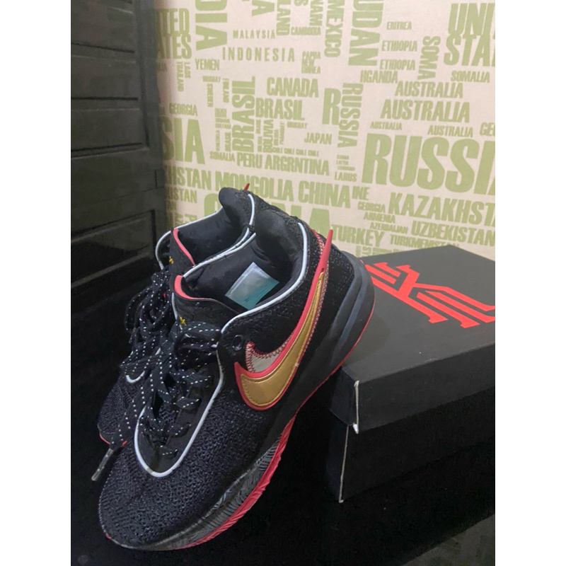 NIKE LEBRON 20 GOOD CONDITION