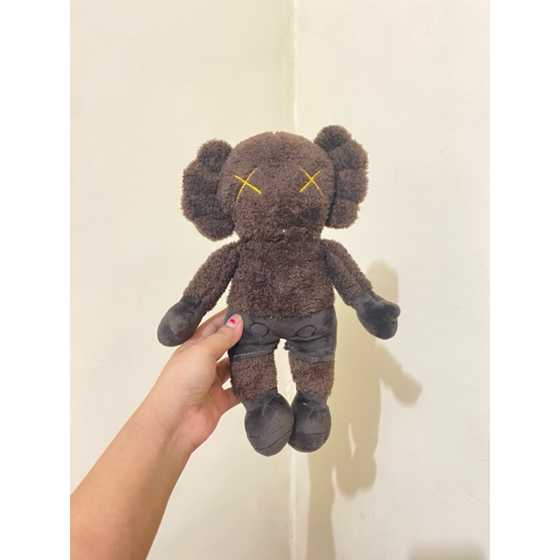 Boneka Karakter Kaws Cokelat Lucu size 32cm / Boneka Kaws / Boneka Kaws Mata Silang
