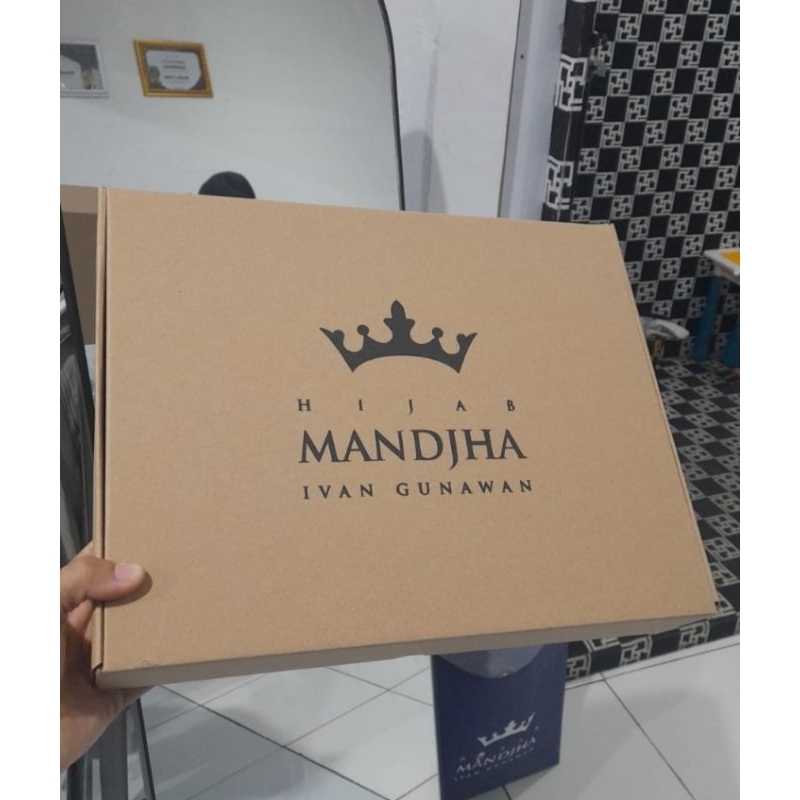 

Mandjha Box Coklat Kotak Blouse Ivan Gunawan