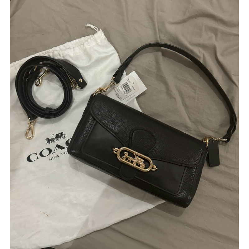Coach Jade Messenger Black Preloved second coach jade messenger black
