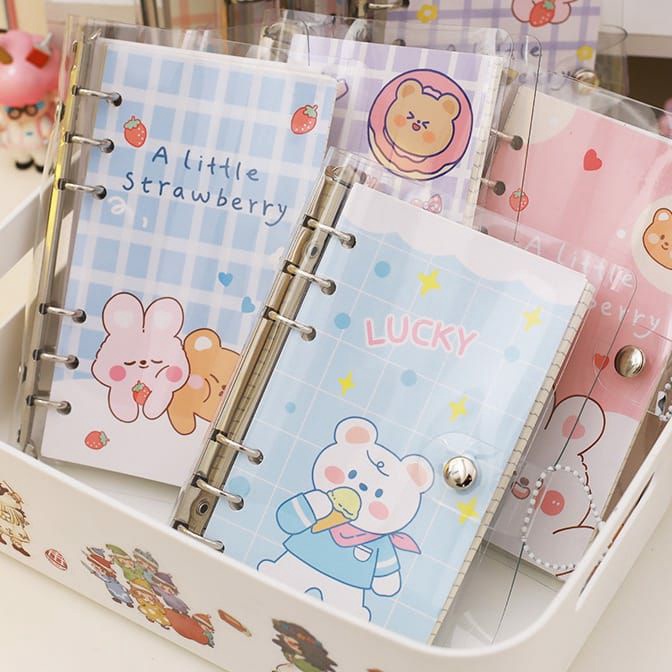 

Terlaris Buku Binder A6 FREE 1 lembar Kertas dan Stiker PET lucu Ring Book Besi Sampul Kancing Cover PVC Kado Notebook Buku Catatan Diary