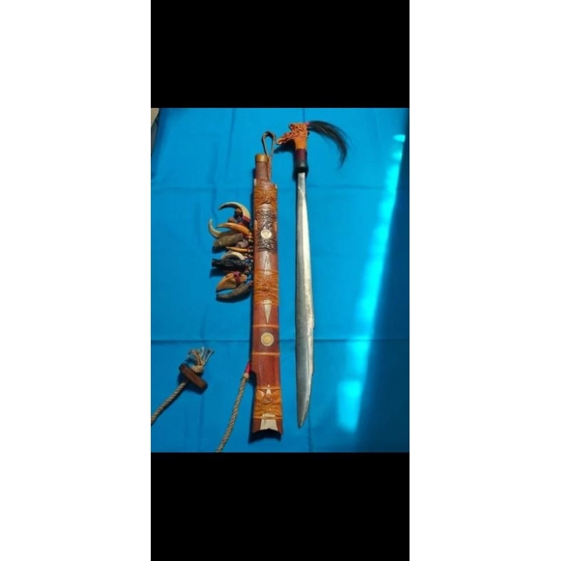 Kerajinan Lawas Kuno Khas Kalimantan Dayak Borneo Lengkap Penyang Gagang Sarung Ukir