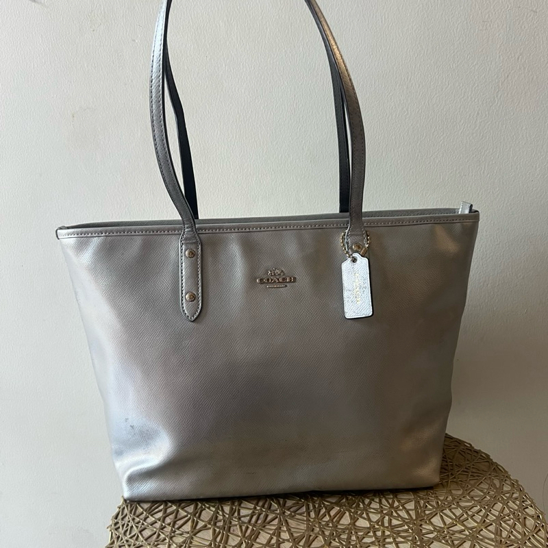 peeloved coach tote bag silver leather|tas bahu kulit asli silver hologram|coach second ori handbag