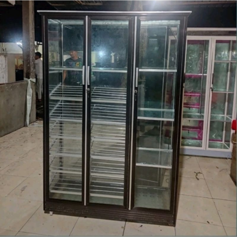 lemari sepatu dan helm jumbo kaca alumunium