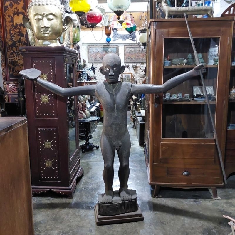 Patung Kayu Primitif Sosok Penjaga Suku Dayak Tua Lawas