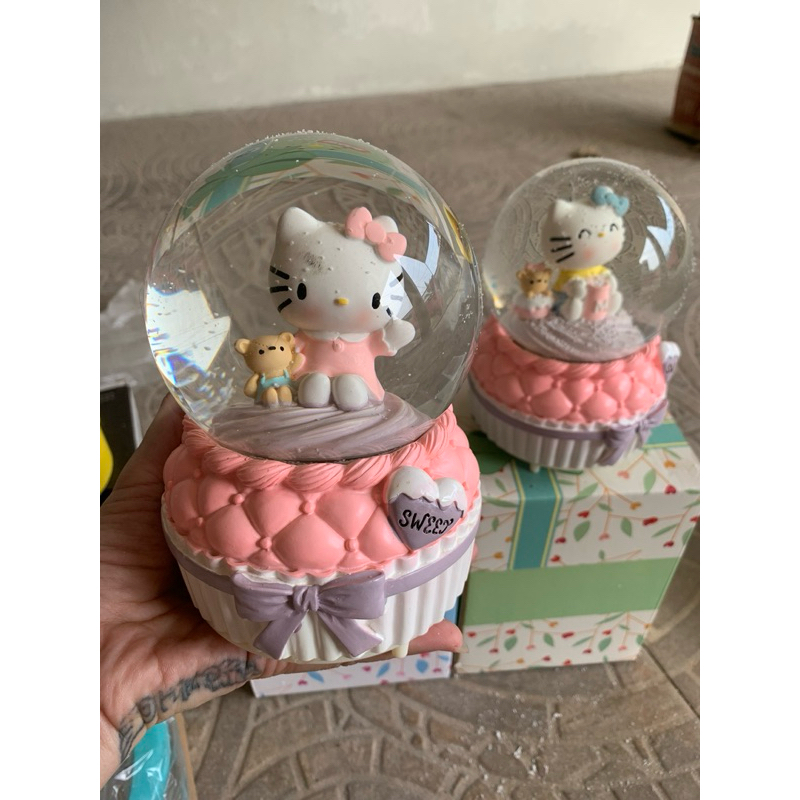 Snow Water Ball Hellokitty / Pajangan Bola Air Musik Lampu Hellokitty