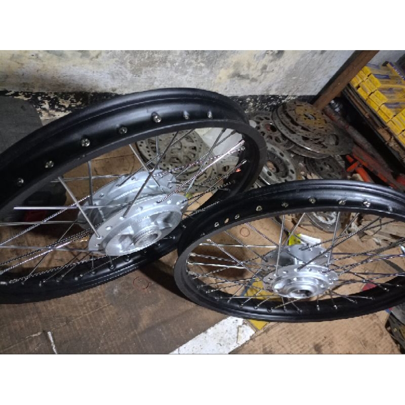 velg jari-jari variasi ring'17 Revo absolute Blade lama second berkualitas rakitan