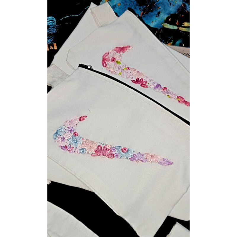 

Tempat Pensil Sulam Motif Bunga