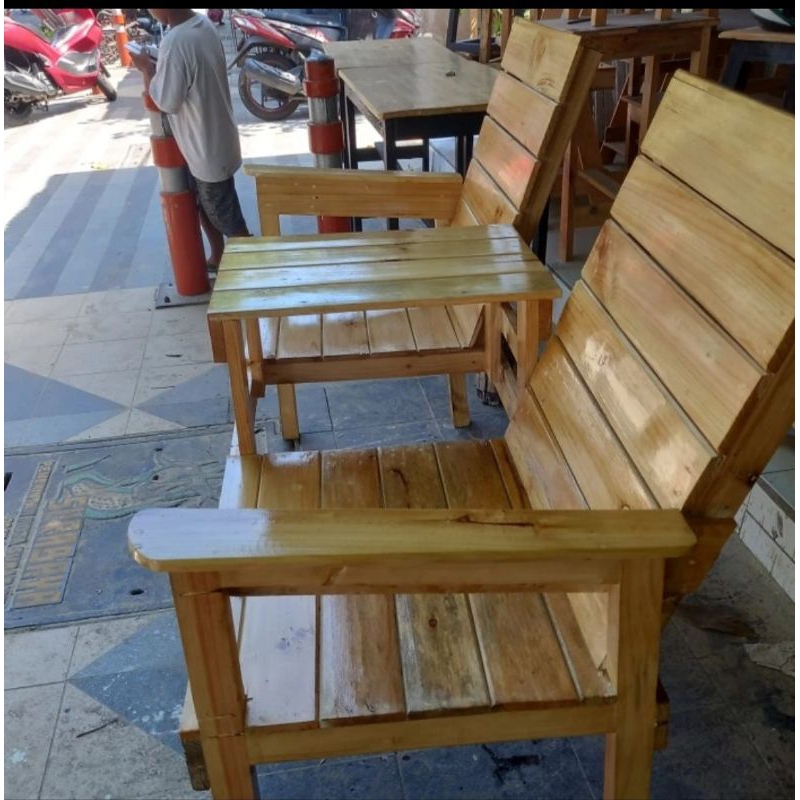 kursi santai untuk teras rumah