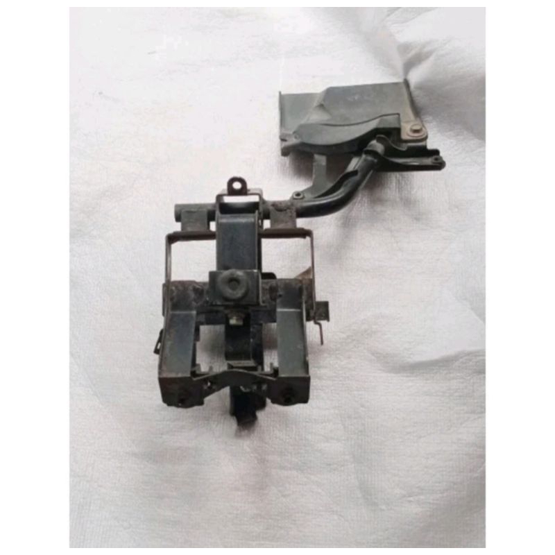 dudukan panel breket panel dudukan  aki vario 125 old lama original copotan motor