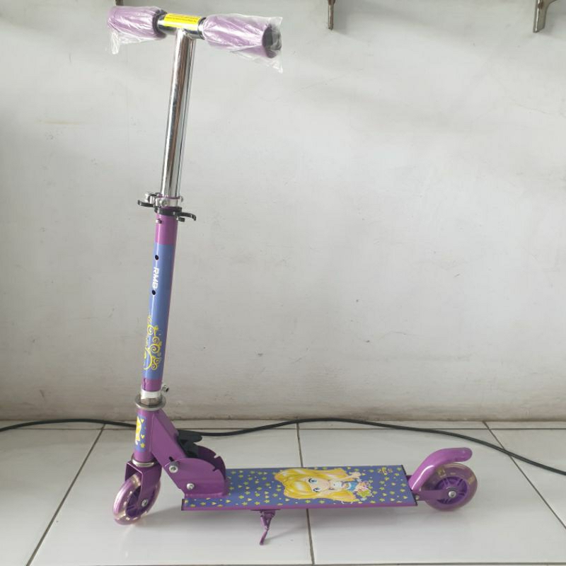 Scooter / Otoped Anak-anak motif barbie Roda 2